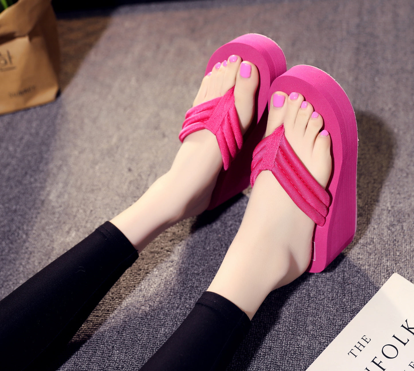 Women’s Fashion Sandals & Slippers – Herringbone Platform Design for Added Height & Style