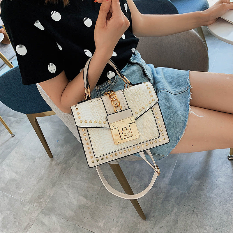 Snake Pattern Handbag – Fashion-Forward Accessory with Wild Elegance