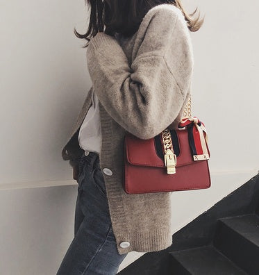 Satin Chain Shoulder Bag – Elegant Fashion Accessory for Day or Night