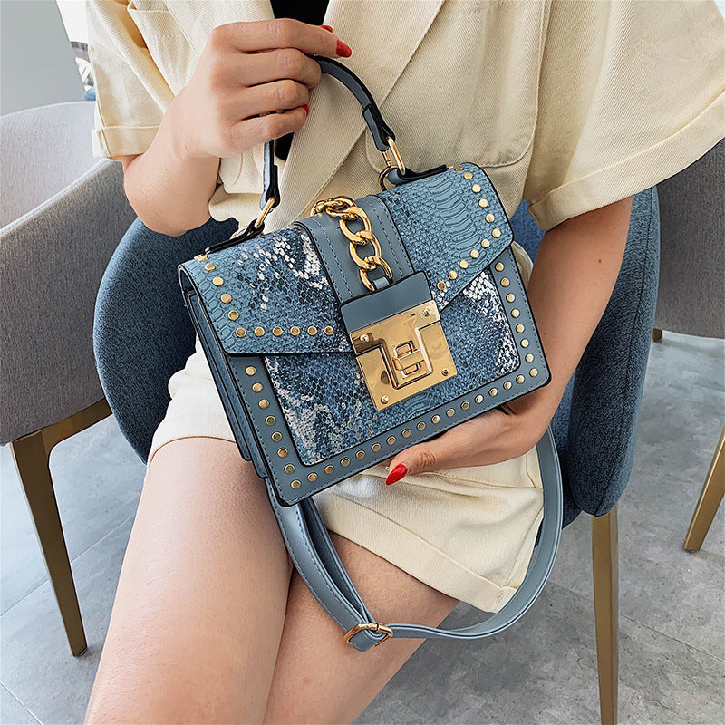 Snake Pattern Handbag – Fashion-Forward Accessory with Wild Elegance